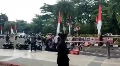A cop chokeslammed a demonstrant during a protest in Indonesia and caused a seizure