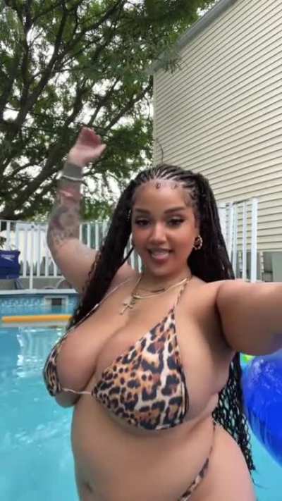 Gaby (@highimgaby_)