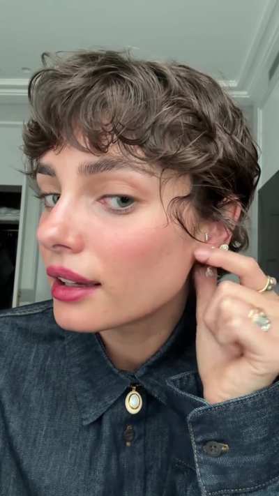 Taylor getting ready for a show