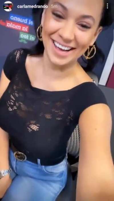 Se le miran bien bonitas esas tetas en este video 🥵
