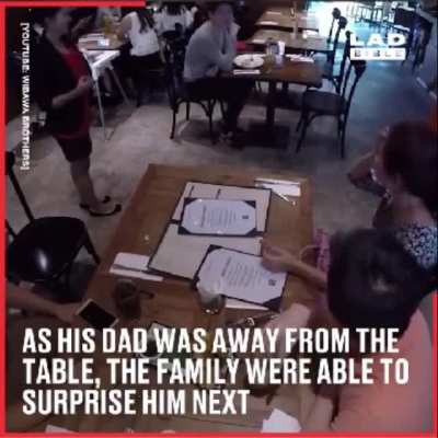 This guy returned home for the first time in 3 years and surprised his parents