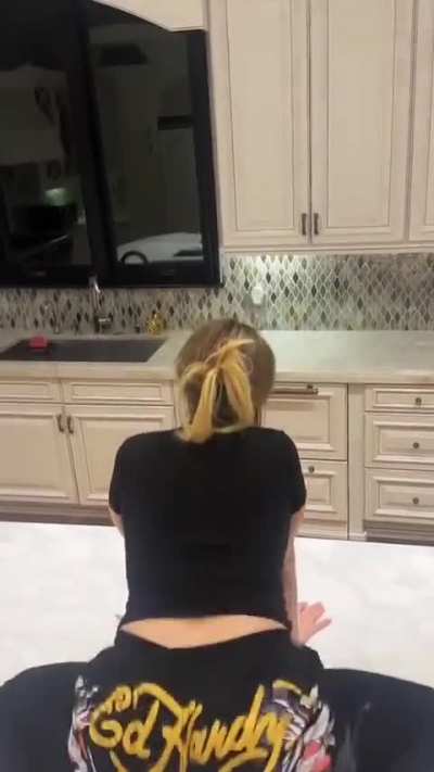 Twerk on the floor