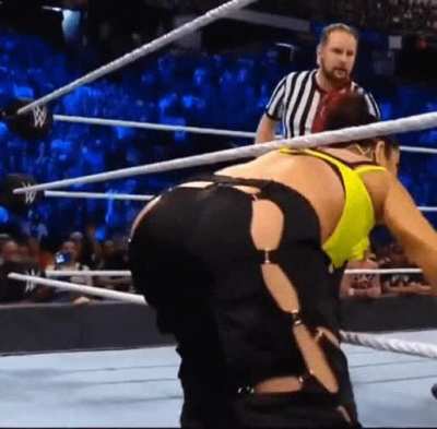 Bayley 👀🤤