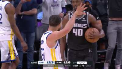 [Highlight] Curry misses the potential game-tying three and the Sacramento Kings win Game 1!