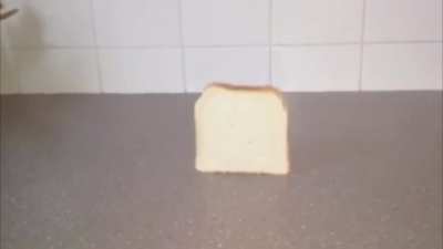 Momento exacto en el que una barra de pan se cae captado en video (SIN CENSURA)(100%REAL) (Safe para Twitch)
