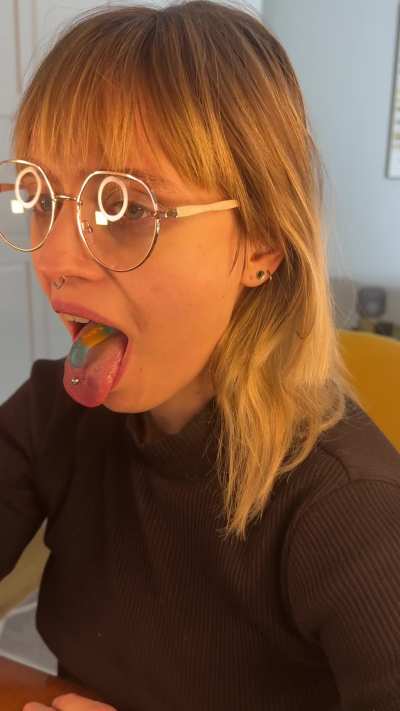SHOCKING! GIRL SWALLOWS LIVE MOUSE WHOLE! WATCH INSTANTLY NO SMS NO REGIS<wbr>TRATI<wbr>ON!XD<wbr>DD