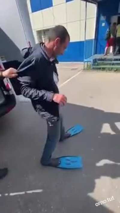 Drunk diver under arrest?
