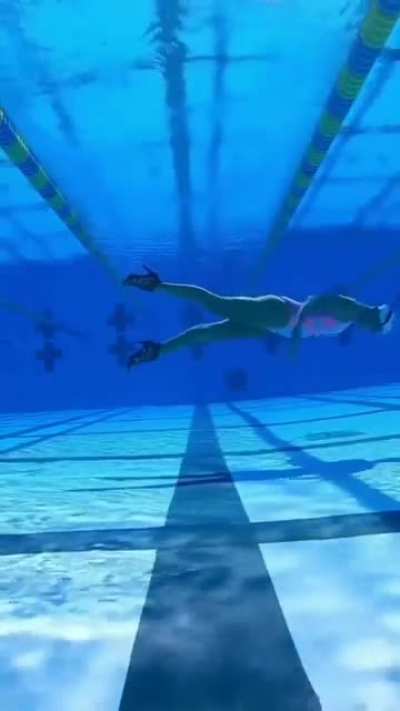 Swimming in a circle like this