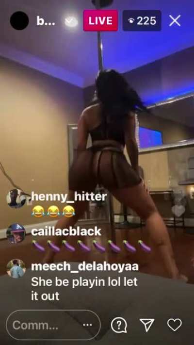 Y’all missed the show 🐝 azz clapping