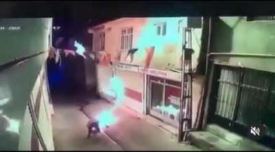 Yaklaşıyor yaklaşmakta olan. Olay Diyar<wbr>bakır<wbr>’da ve AKP binasına saldırı.