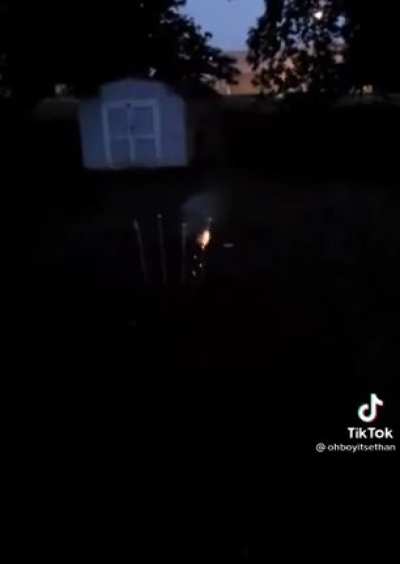 What da firework doin?