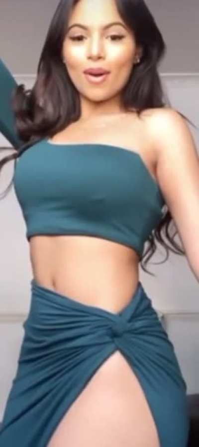Yasmin dancing in the club🤤💦//UkThots🔌