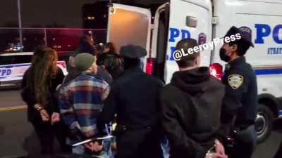 Multiple people arrested in NYC for trying to eat in Applebee’s without a vaccine pass