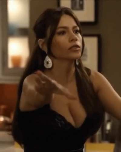 i wish Sofia Vergara was my mother.