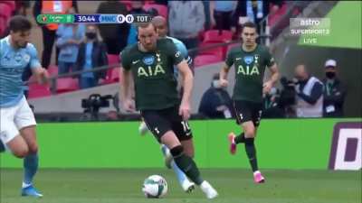 Ruben Dias tackle vs Harry Kane (30')