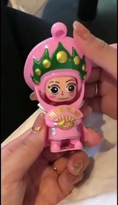 This little face-changing toy is so interesting.