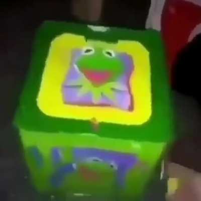 Nose si es repost pero me da igual apareci en el video del viejas