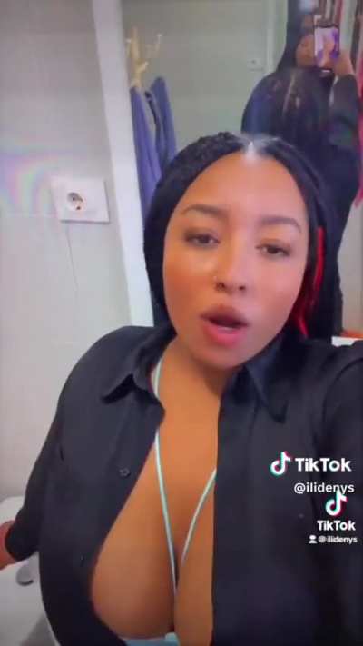 @ilidenys teasing her Big melons