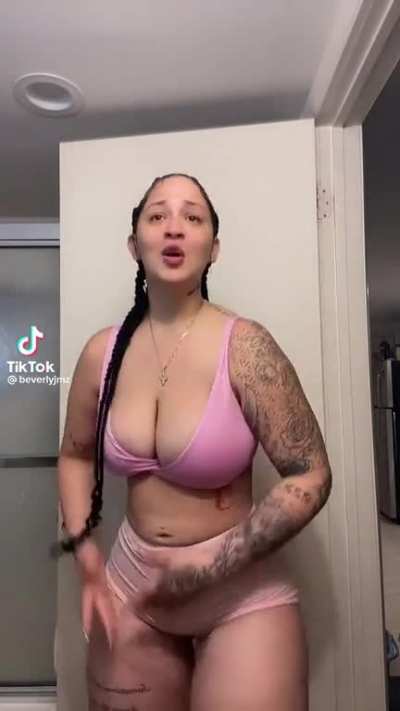 JUICY YOUNG MILF