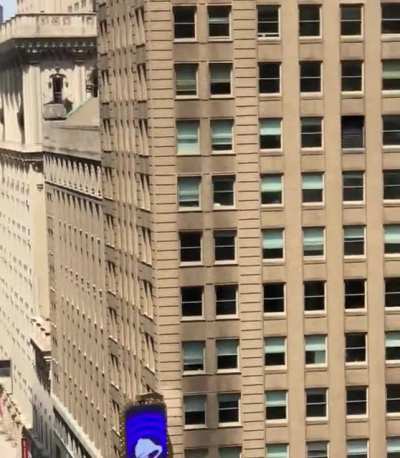 We’re back to billboards & ads ladies & gents! From Times Square in NYC, HODL!!! 🙌🏼💎
