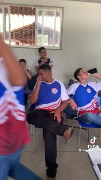 enquanto isso no ensino médio...