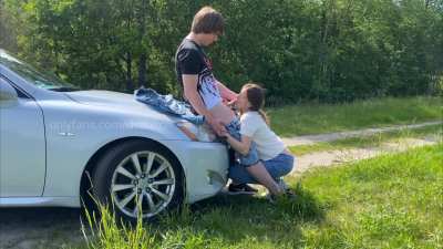 Sucking Dick Outdoors on the side road