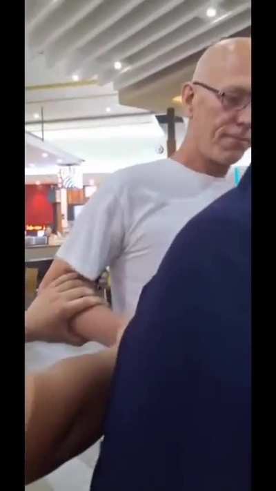 Israeli citizen who reportedly served in the IDF attacks a local activist in Merrylands, Sydney - Australia.
