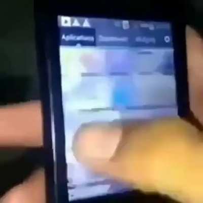 Botando iphone e xiaomi no chinelo