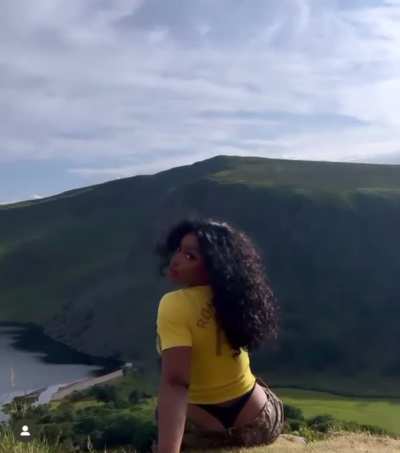 That mountain almost as beautiful as that ass😍😍<wbr>😍