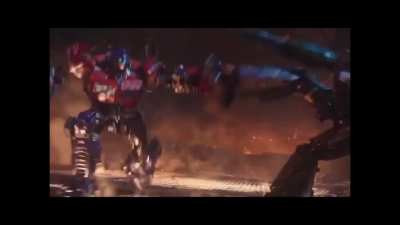 Yo totalmente lucido peleando contra los mecÃ¡nicos para llevarme la moto con logo de Autobot: