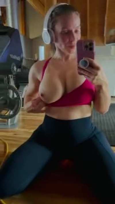 38F married milf. Tits are full… my baby is done with me… who wants give me #4…