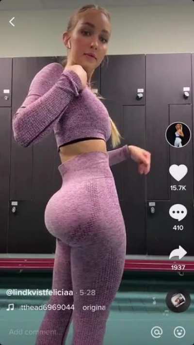 If only we could see those bare cheeks