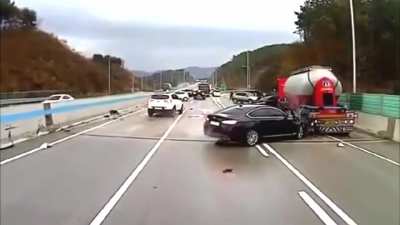 Good Samaritan tries to warn drivers to slow down