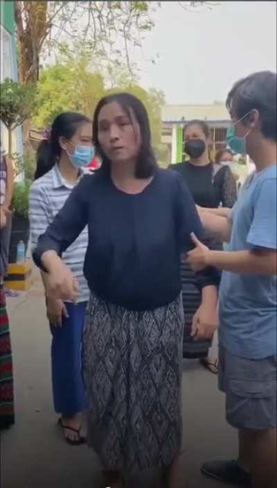 A Chinese women in Myanmar breaks down as she talk about her son: a medical student who was gunned down by the fascist Myanmar military. What she says next is amazing (Translation Below)