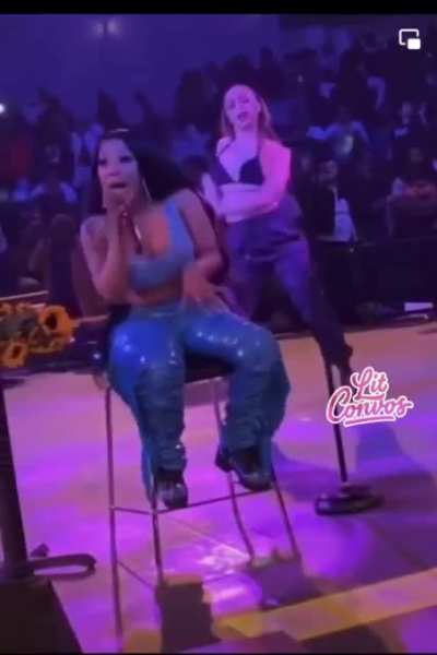 Crazy bitch K flashing the crowd at one of her shows<wbr>😂😂😂 (2021)