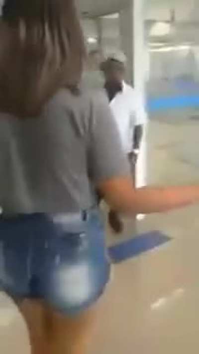 pode adm traveco no grupo???