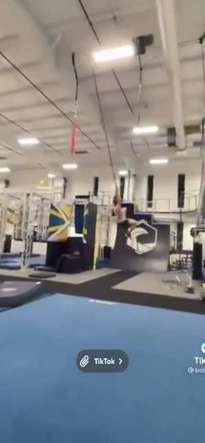 He did move the mats doe😳