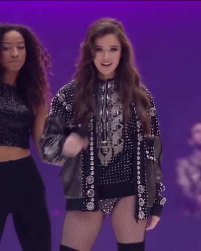 Her body with this outfit is just🔥<wbr>😍👌