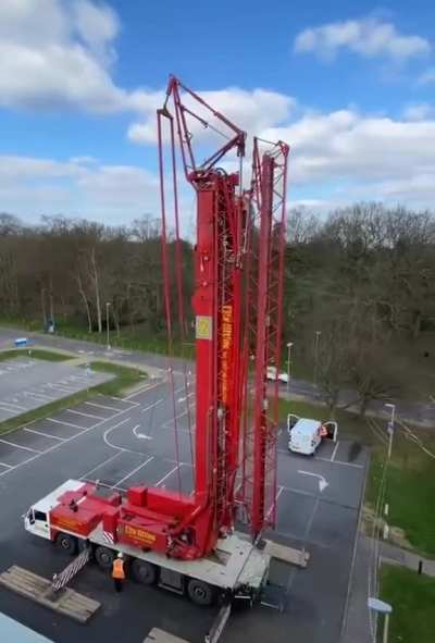 Packing up a tower crane