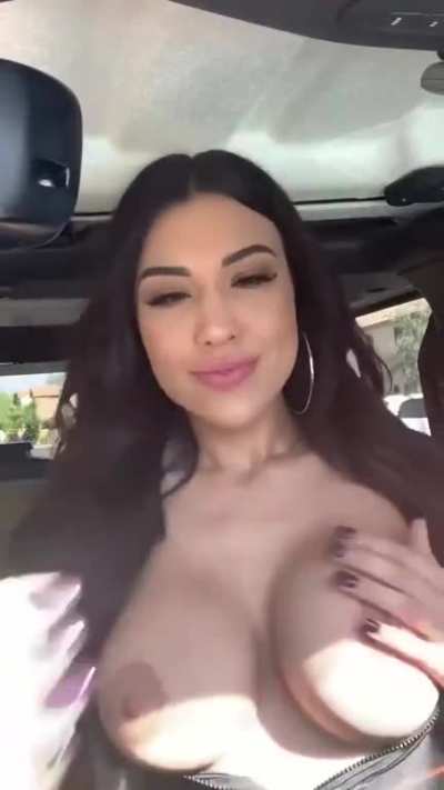 Join the YoungPrettyHoesDiscord