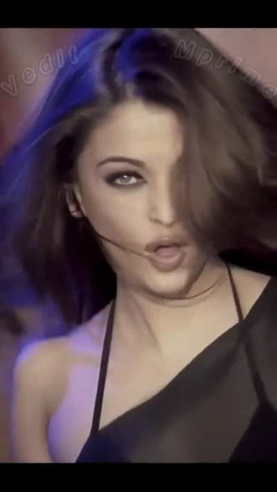 Aish in black saree 🔥Comment your wildest fantasies of aish