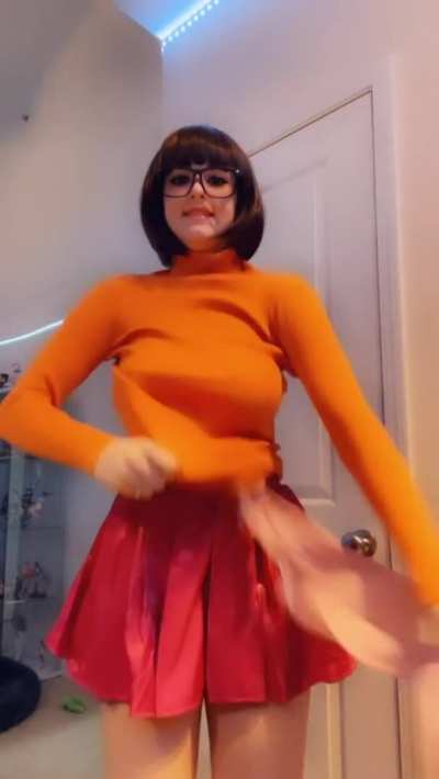 (Sara<wbr>wrCos<wbr>play) as Velma Dinkley [Scooby-Doo]