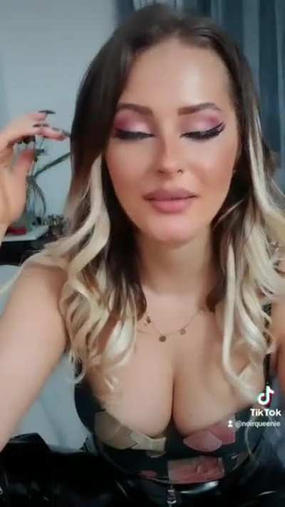 @noirqueenie