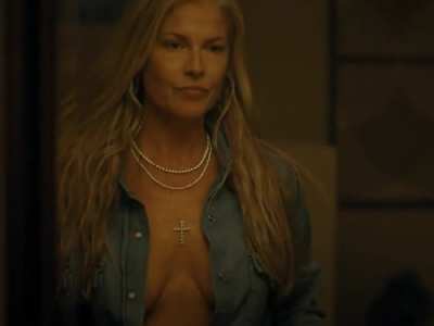 Ali Larter 'looking herself in the mirror' in Landman Episode 3 (2024)