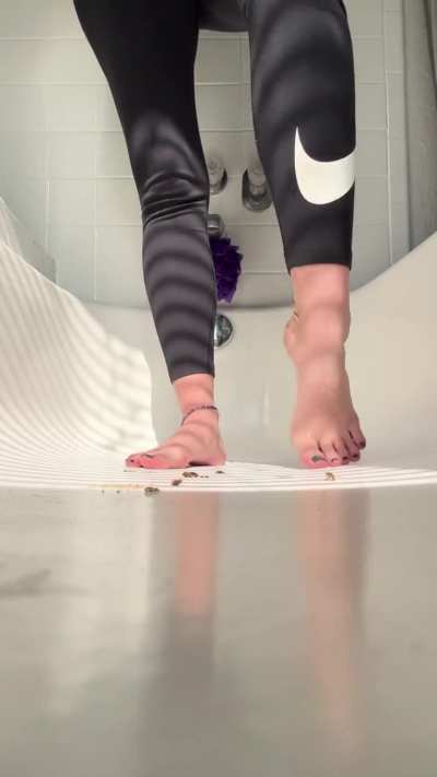 You guys asked for it. Here’s some barefoot bug crush.  😏
