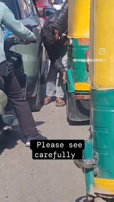 This is an example of the Thak Thak gang that operates in Delhi/NCR, finally caught on video. Observe their modus operandi. They perform their act in a group of 3-4, and tend to start banging on the vehicle to disorient the occupants of the vehicle, then 