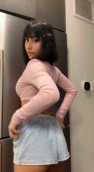 Would you let a Latin girl cream all over your cock?