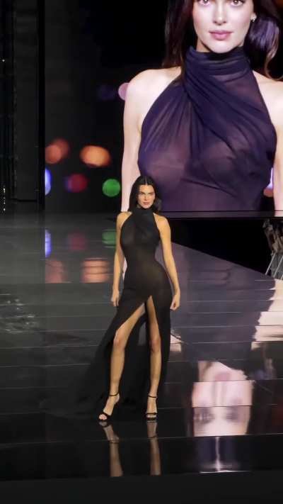 Kendall walks the L'Oréal Paris Le Défilé 2026 runway at the Place Joffre in Paris | IG September 2026