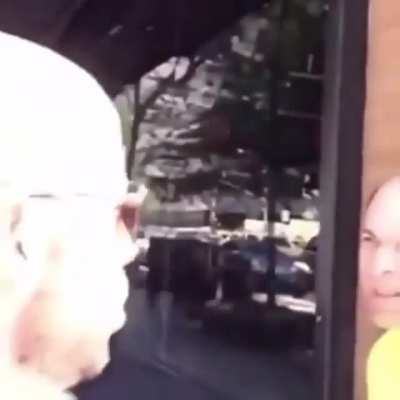 👴