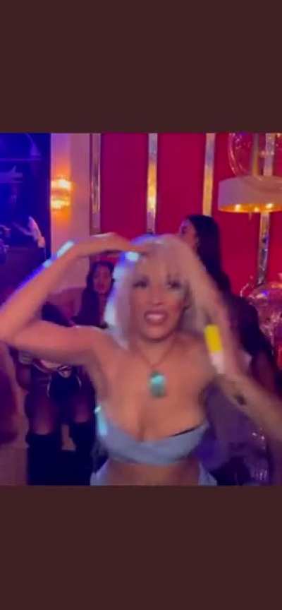 Another vid of her at the party, haven't seen this one on here yet